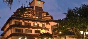 Grand Quality adalah salah satu hotel yang mengadopsi arsitektur Jawa.