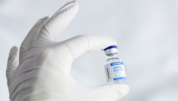 Bijak Kelola Informasi untuk Atasi Hoaks Vaksin Covid-19