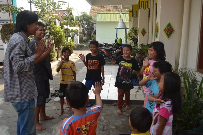 Anak Wayang Indonesia, Mendampingi Anak di Kampung