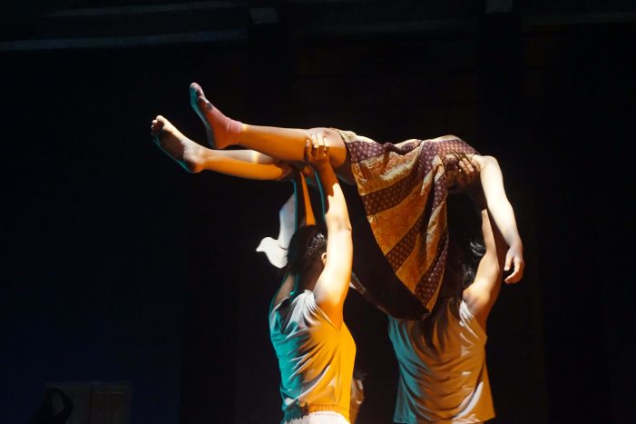 Un(fitting): Sebuah Persembahan dari Kalanari Theatre Movement