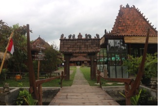 Omah Kecebong: Wisata Budaya ala Perkampungan Jawa